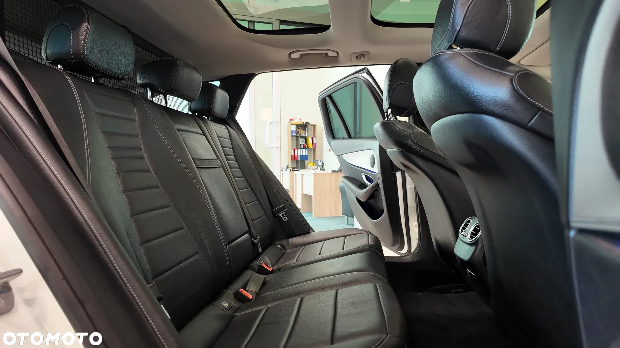Mercedes-Benz Klasa E 220 d 4Matic T 9G-TRONIC Exclusive - 33