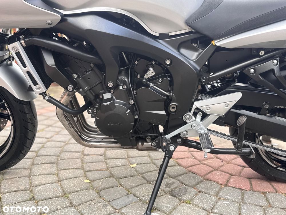Yamaha FZ6 - 16