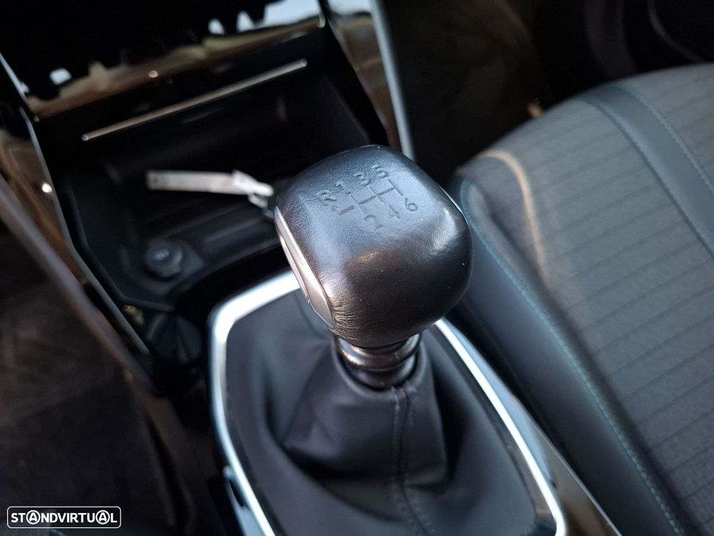 Peugeot 2008 1.2 PureTech Allure Pack - 17