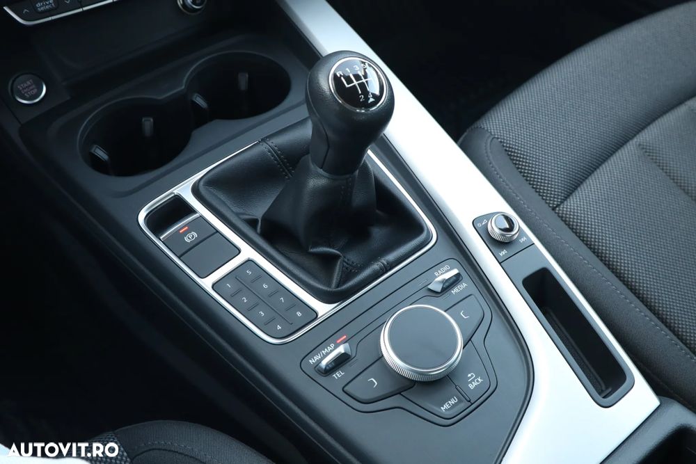 Audi A4 2.0 TDI DPF Ambiente - 24