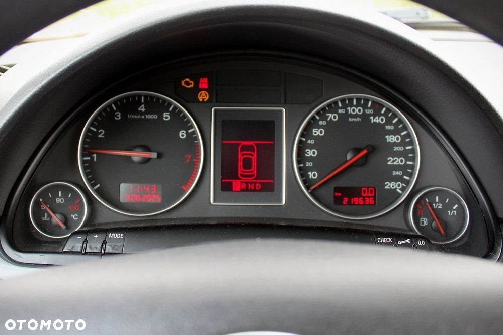 Audi A4 B6 2001 2.0i ALT Sedan (MASKA, ZDERZAK, LAMPA, BŁOTNIK, DRZWI, SZYBA, FOTEL) - 7