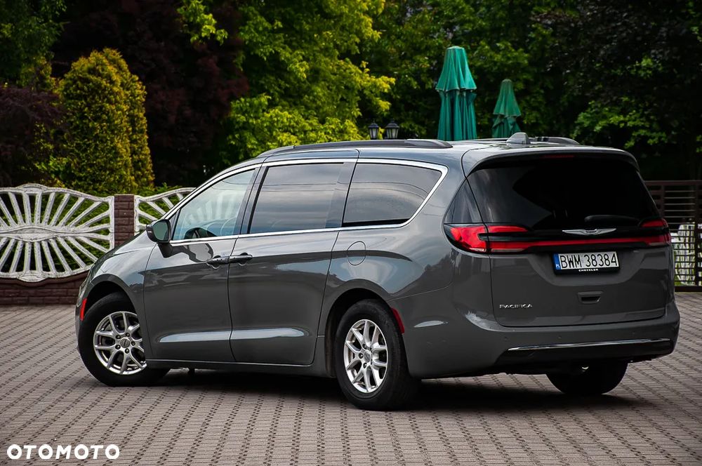 Chrysler Pacifica - 8