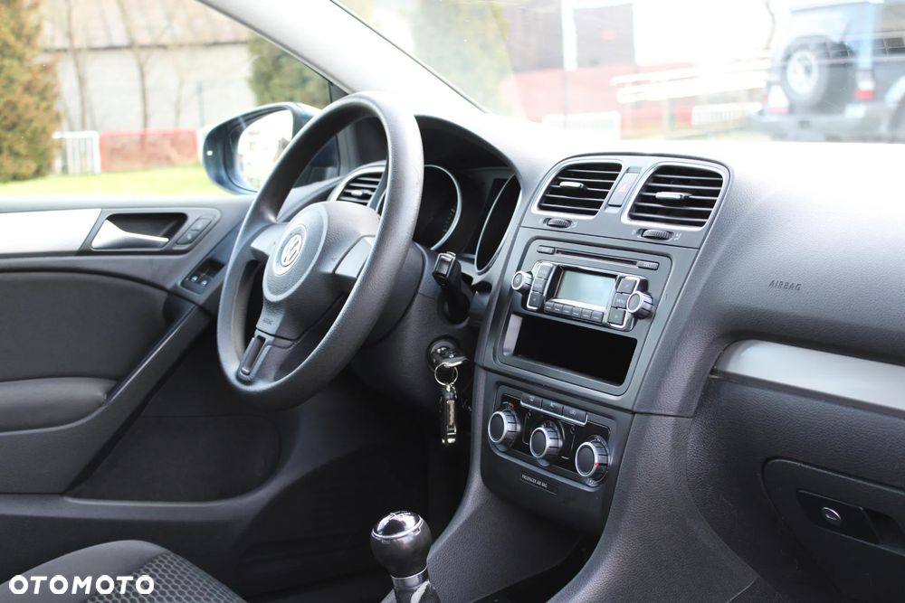 Volkswagen Golf - 22