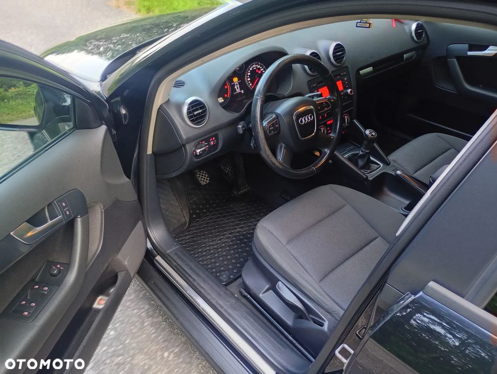 Audi A3 Sportback 1.6 TDI DPF Ambition - 8