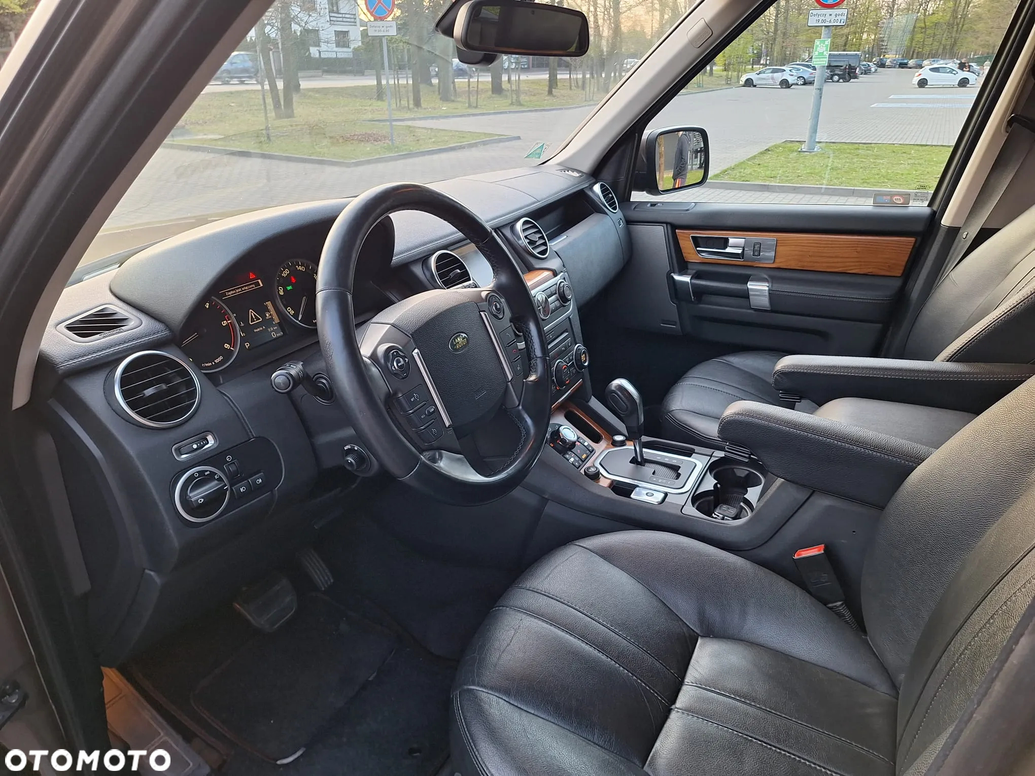 Land Rover Discovery IV 3.0D V6 HSE - 12
