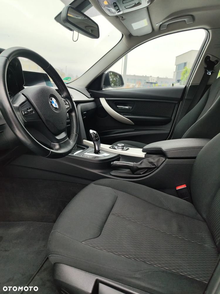 BMW Seria 3 318d DPF Edition Lifestyle - 35