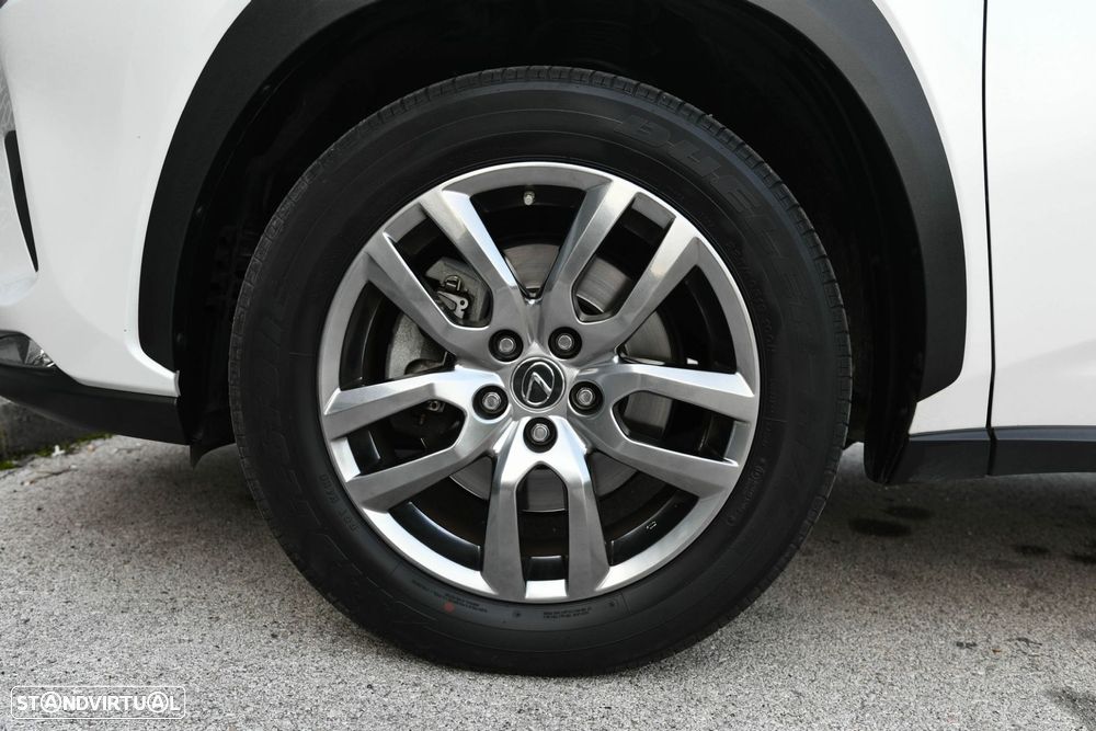 Lexus NX 300h Executive+ - 35