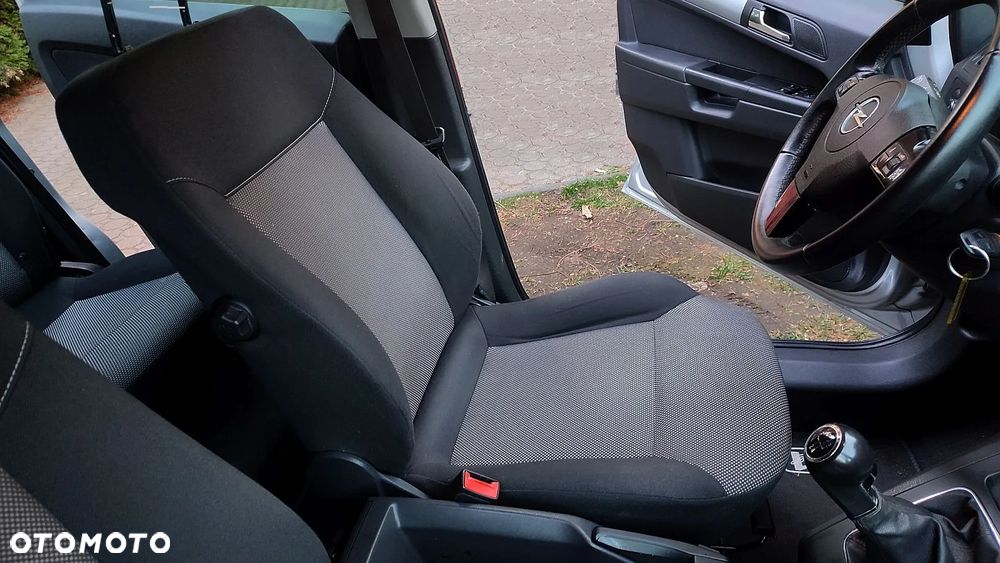Opel Zafira 1.8 Cosmo - 29