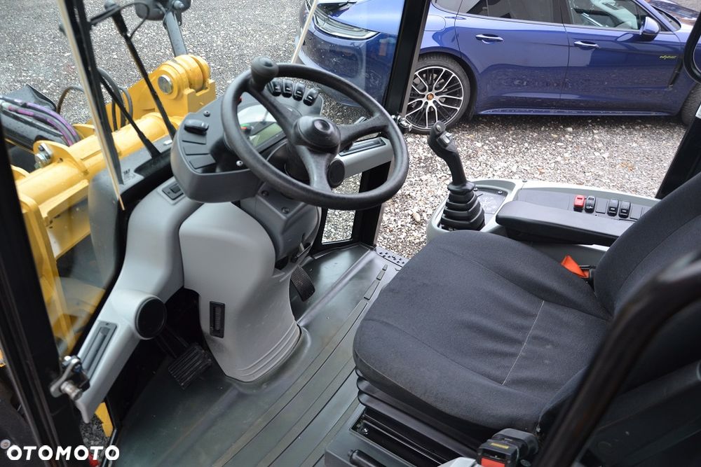 Caterpillar CAT 906 M - 17