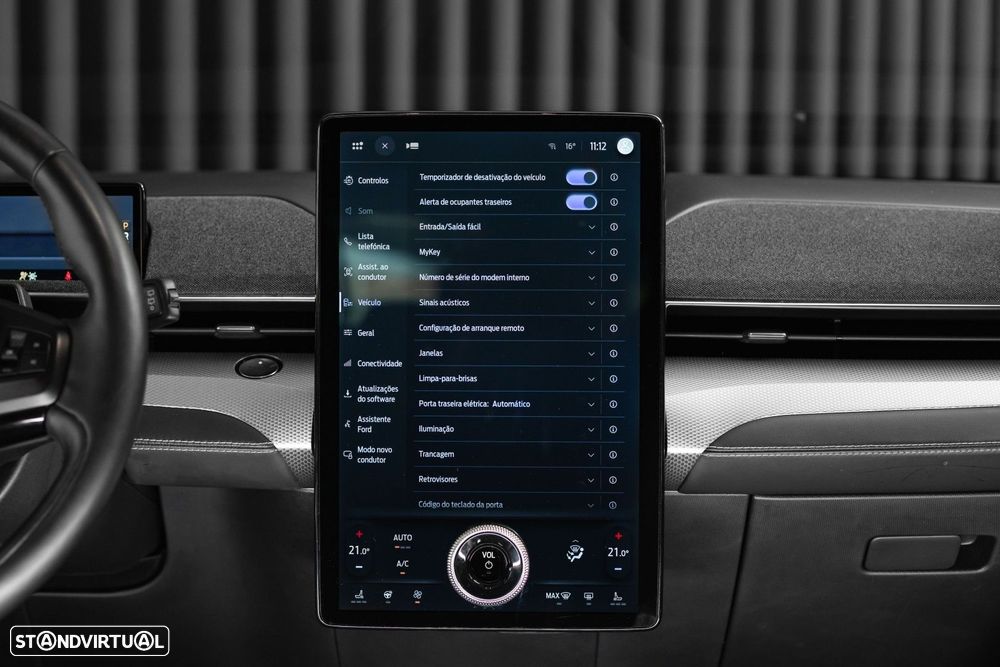 Ford Mustang Mach-E Standard - 32