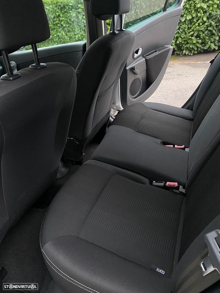 Renault Clio Sport Tourer - 10