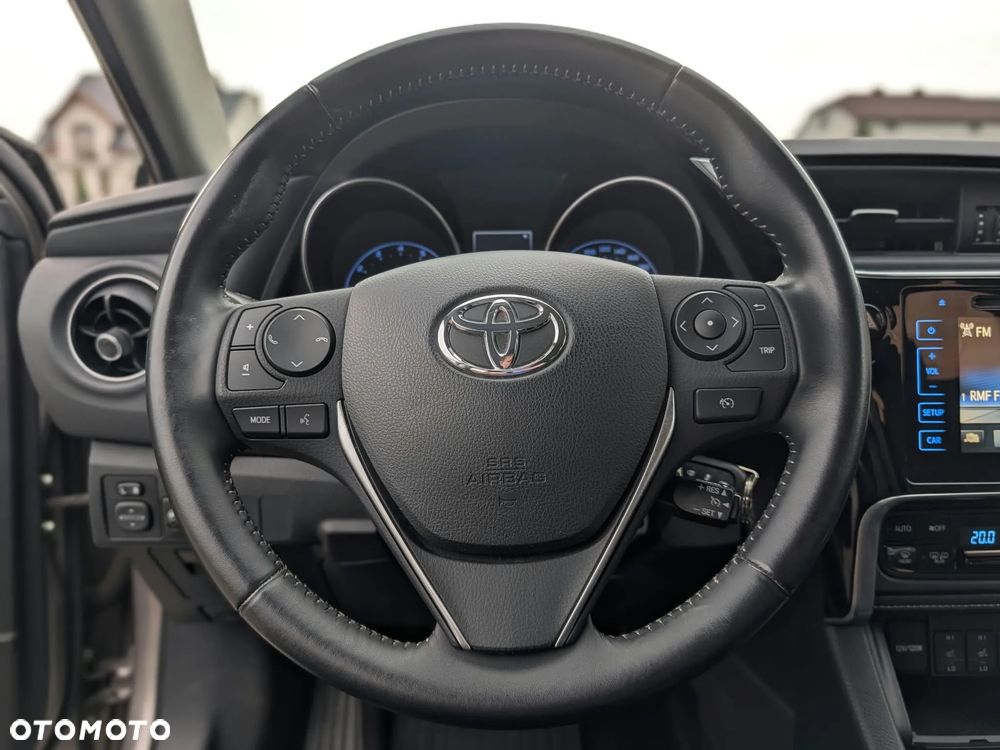 Toyota Auris 1.6 Premium - 16