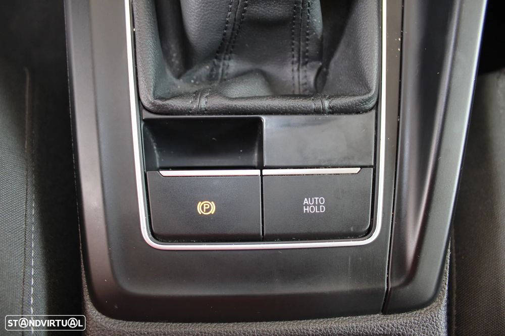 VW Golf 2.0 TDI Life - 24