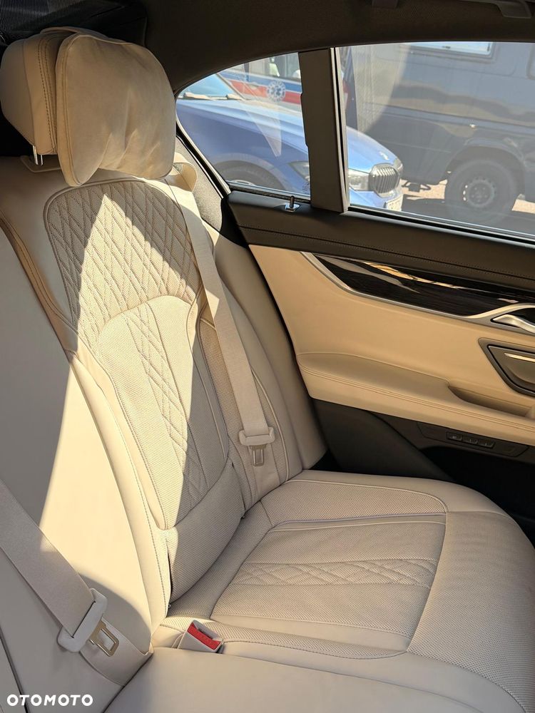 BMW Seria 7 740d xDrive sport - 10