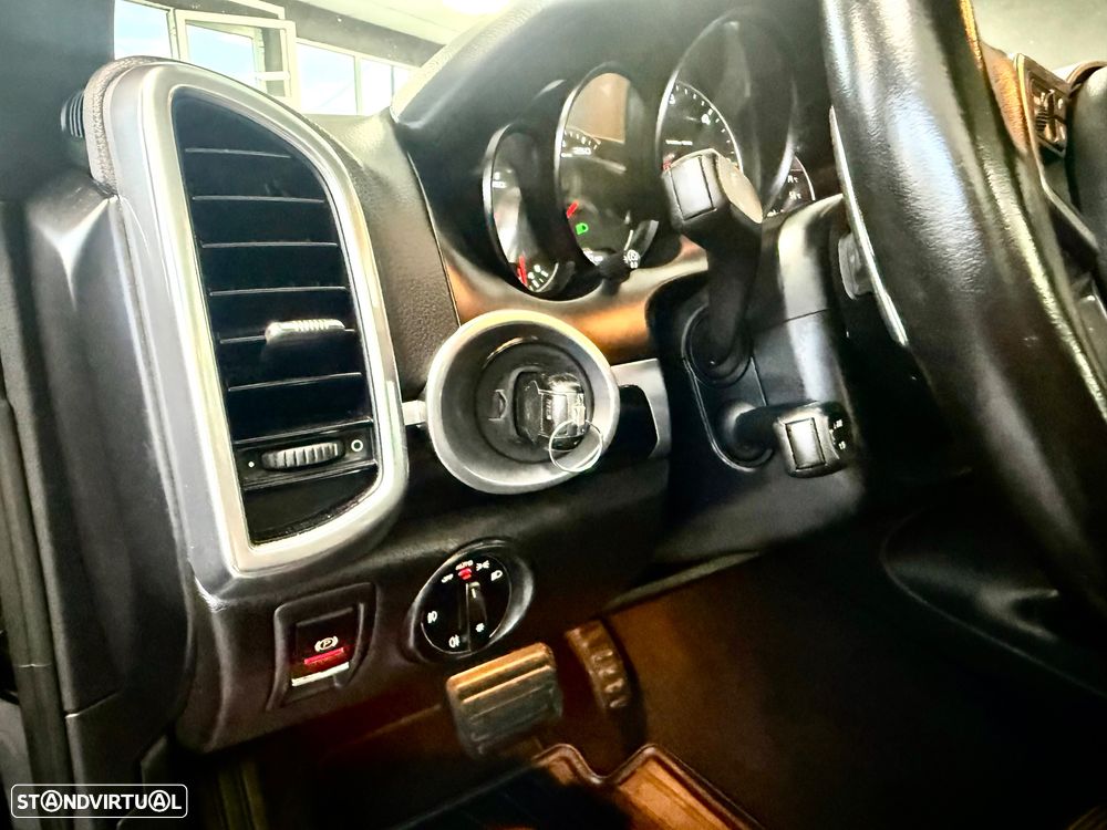 Porsche Cayenne Tiptronic S - 14