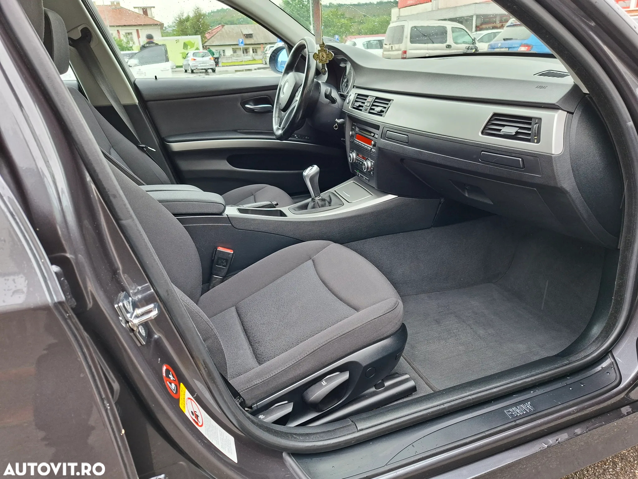 BMW Seria 3 318d - 9