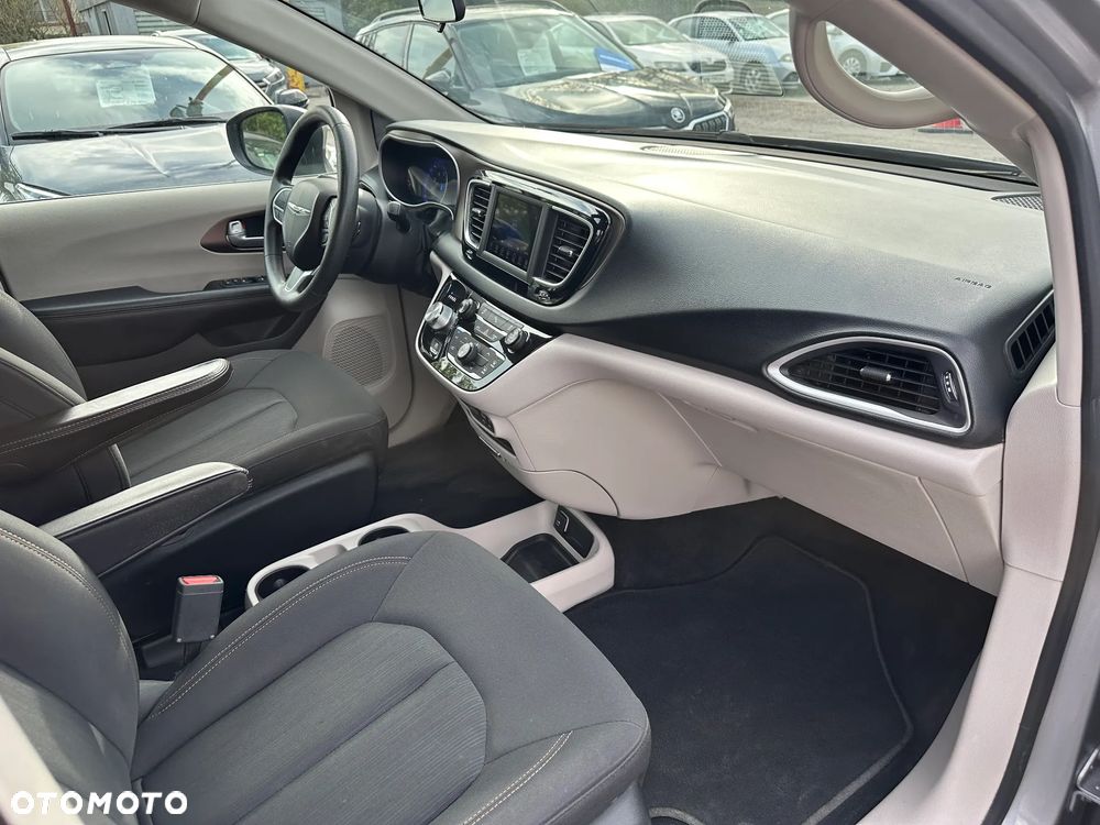 Chrysler Pacifica - 29