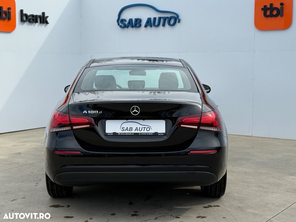 Mercedes-Benz A 180 d Sedan 8G-DCT Lim. Entry - 25