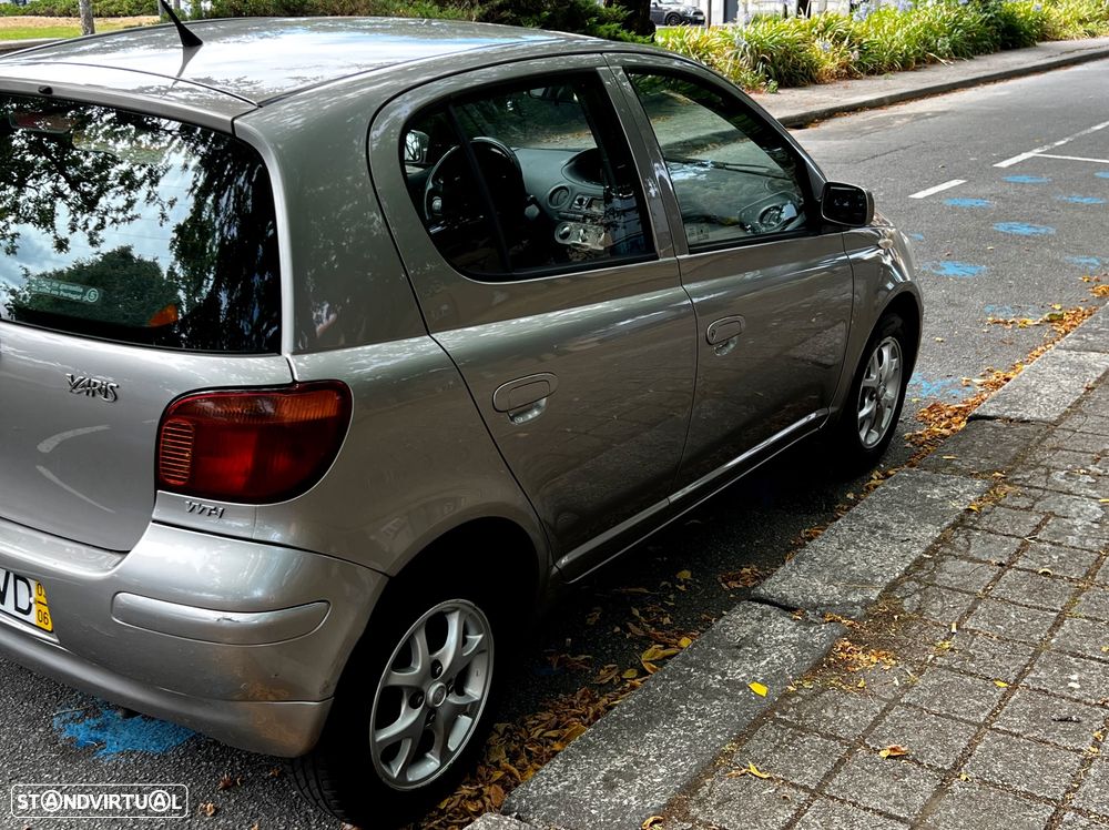 Toyota Yaris 1.0 SE MMT - 4