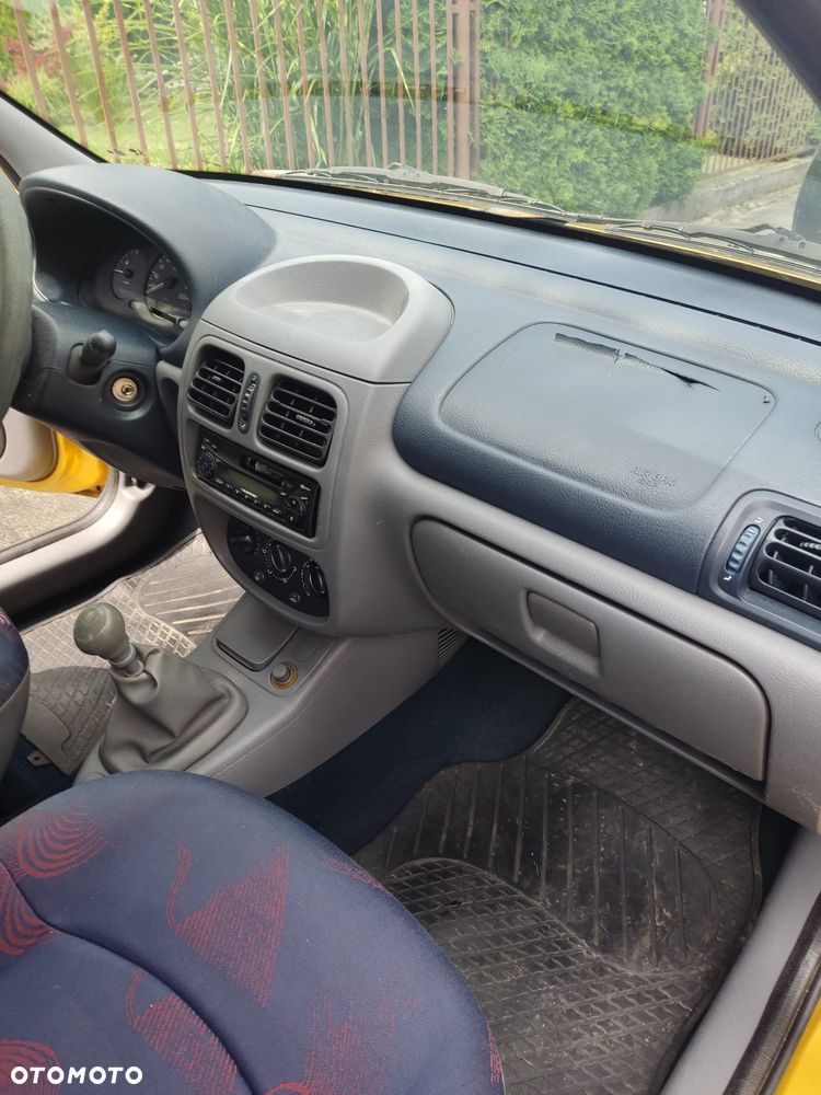 Renault Clio - 15