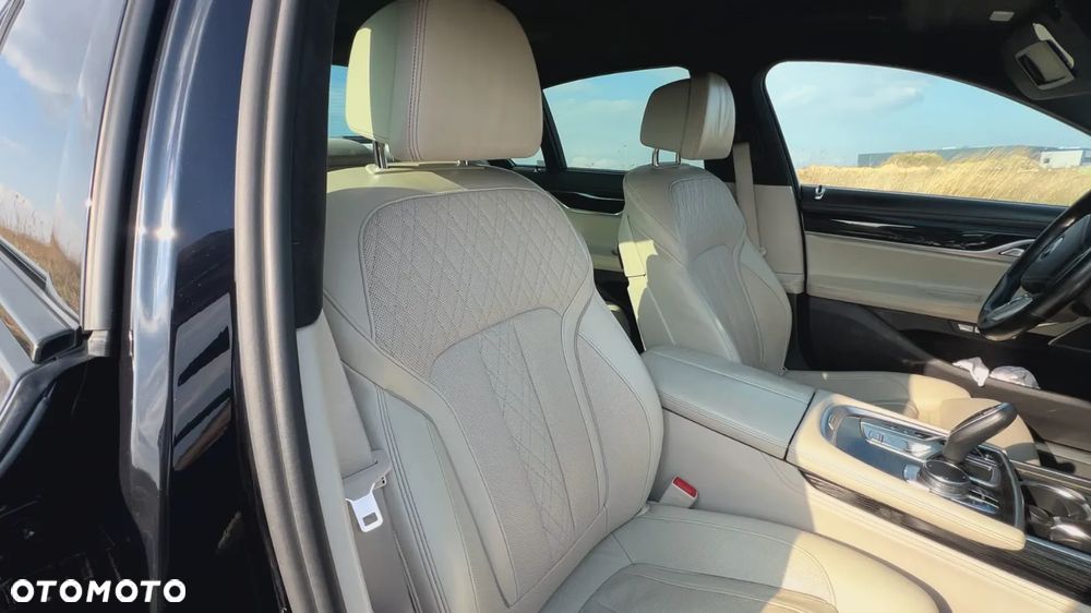 BMW Seria 7 750i xDrive - 19