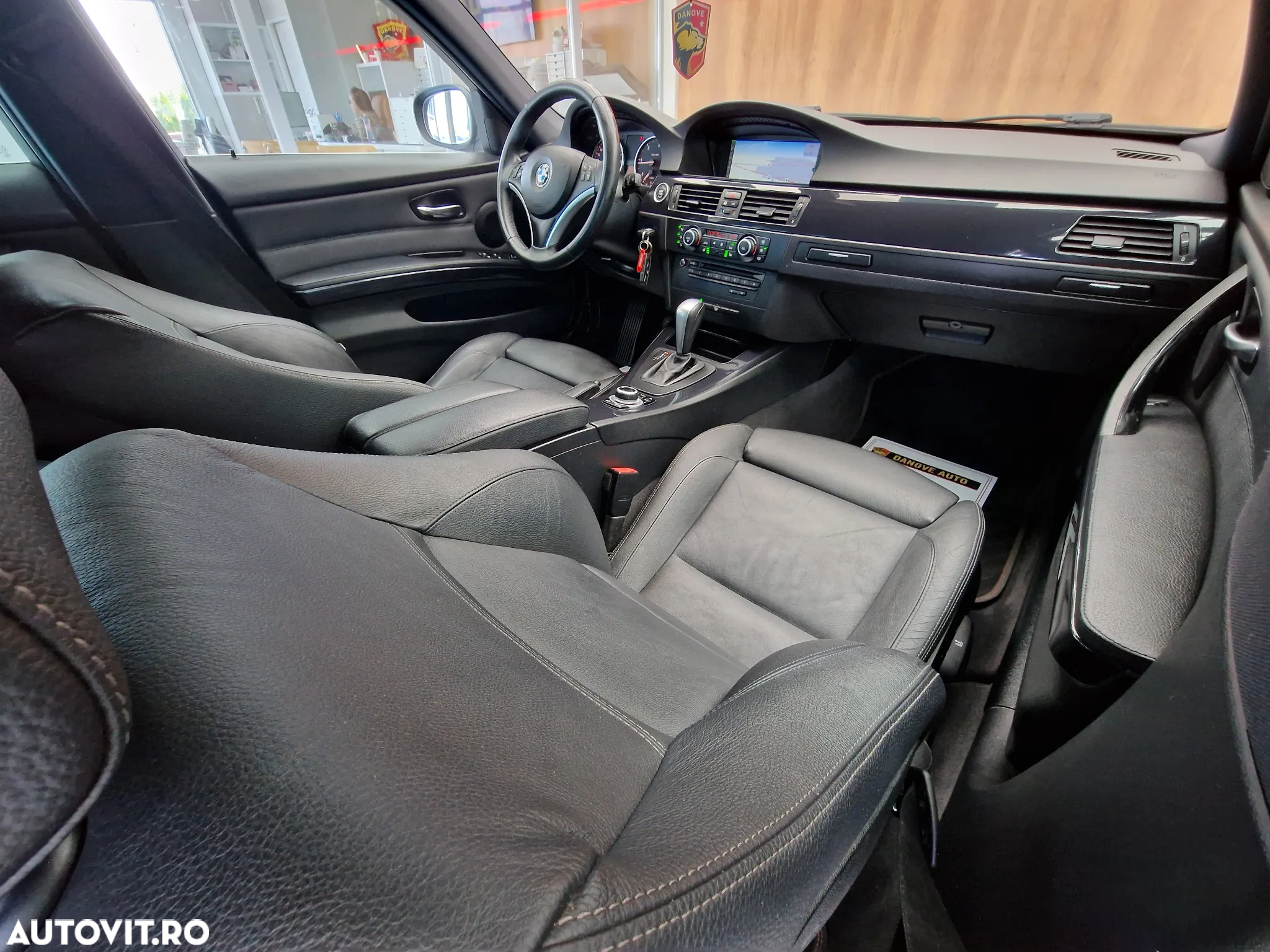 BMW Seria 3 320d DPF Touring Aut. - 17