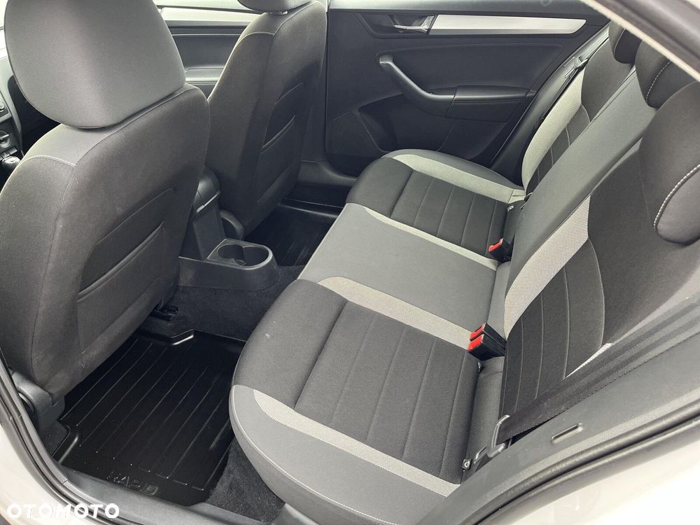 Skoda RAPID 1.0 TSI Ambition DSG - 10