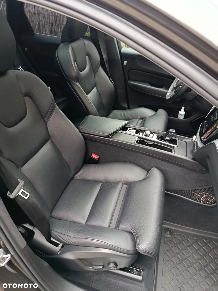 Volvo XC 60 B4 D Momentum Pro - 19