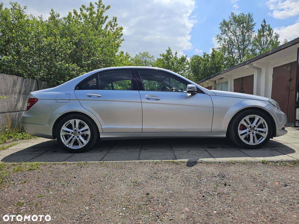 Mercedes-Benz Klasa C 180 CGI BlueEff Avantgarde - 4