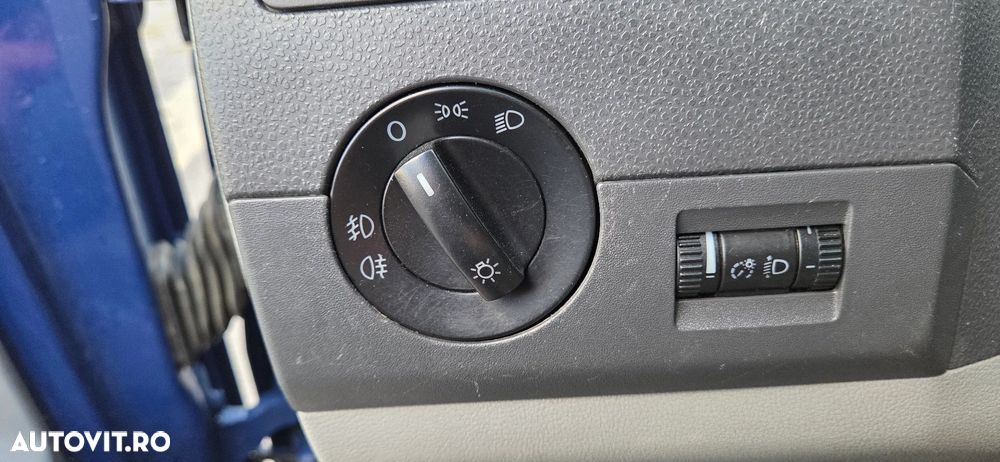 Volkswagen Caravelle - 13