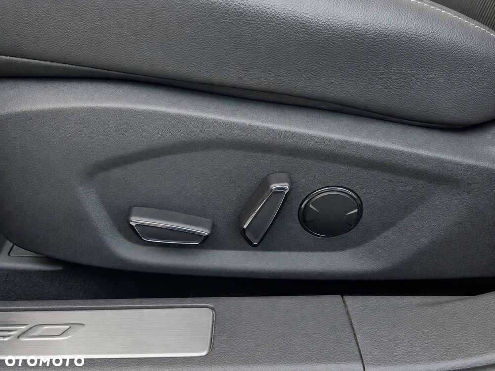 Ford Mondeo 2.0 EcoBoost Titanium - 23