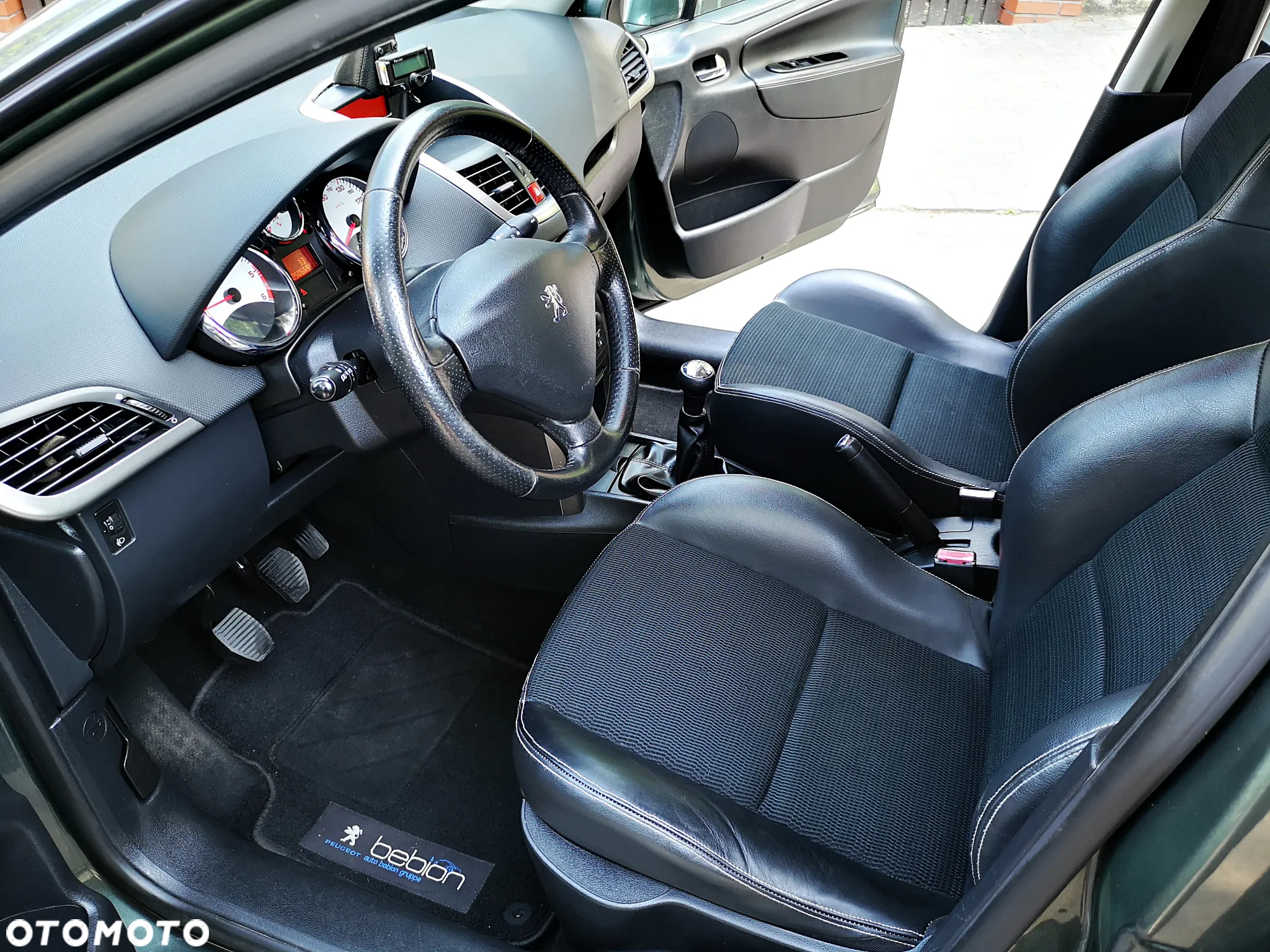 Peugeot 207 110 HDi FAP (Blue Lion) Sport - 10