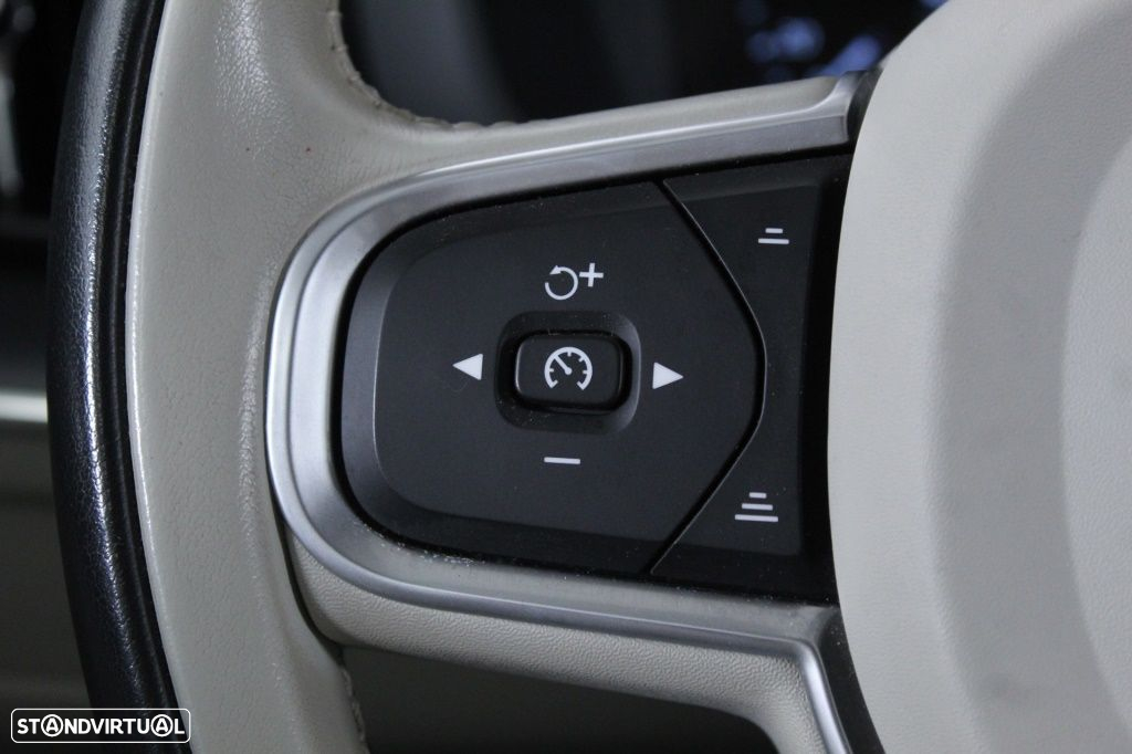 Volvo XC 60 2.0 D4 Momentum Geartronic - 22