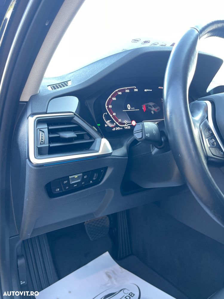 BMW Seria 3 330e Aut. Sport Line - 28