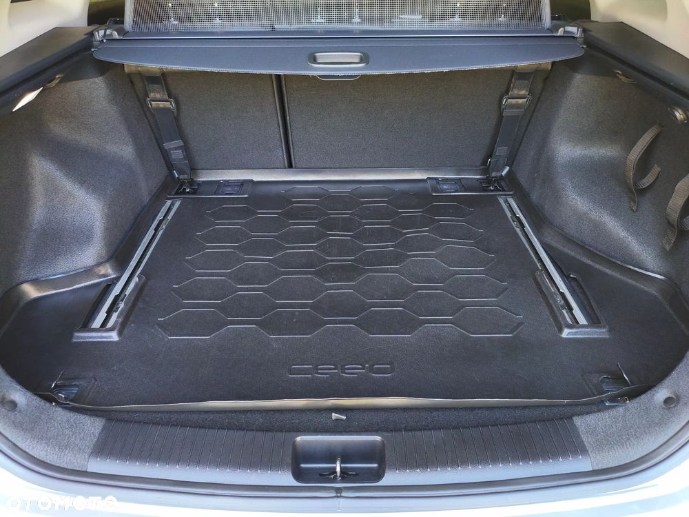 Kia Ceed 1.6 GDI L Business Line - 34