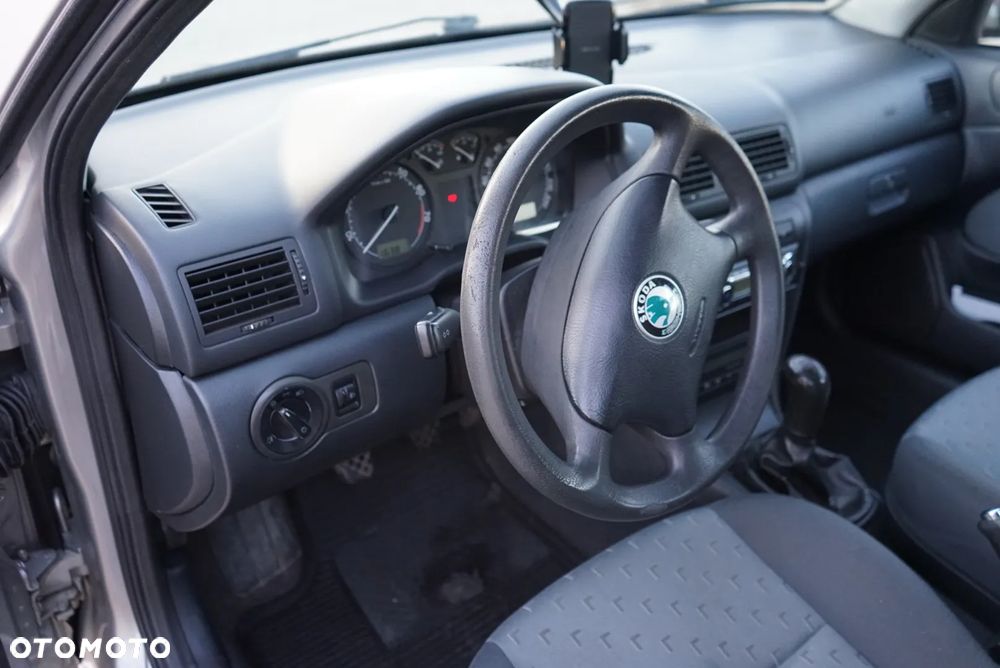 Skoda Octavia 1.6 Tour - 14