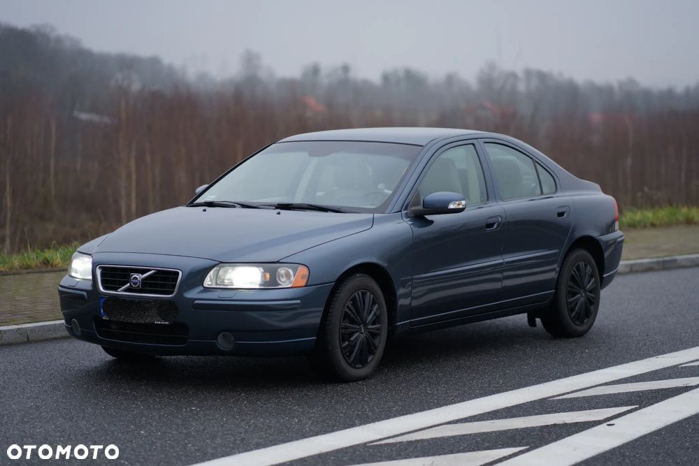 Volvo S60 2.5T AWD Momentum - 3