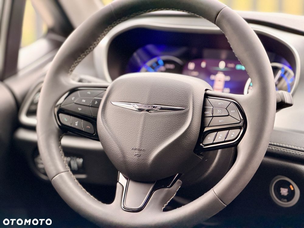 Chrysler Pacifica - 25