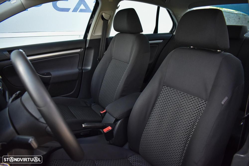 VW Jetta 1.6 TDi Highline - 15