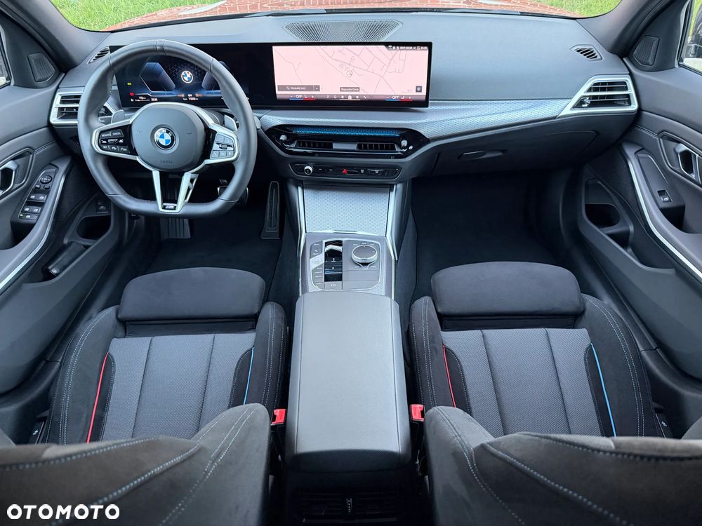 BMW Seria 3 330i xDrive M Sport - 26