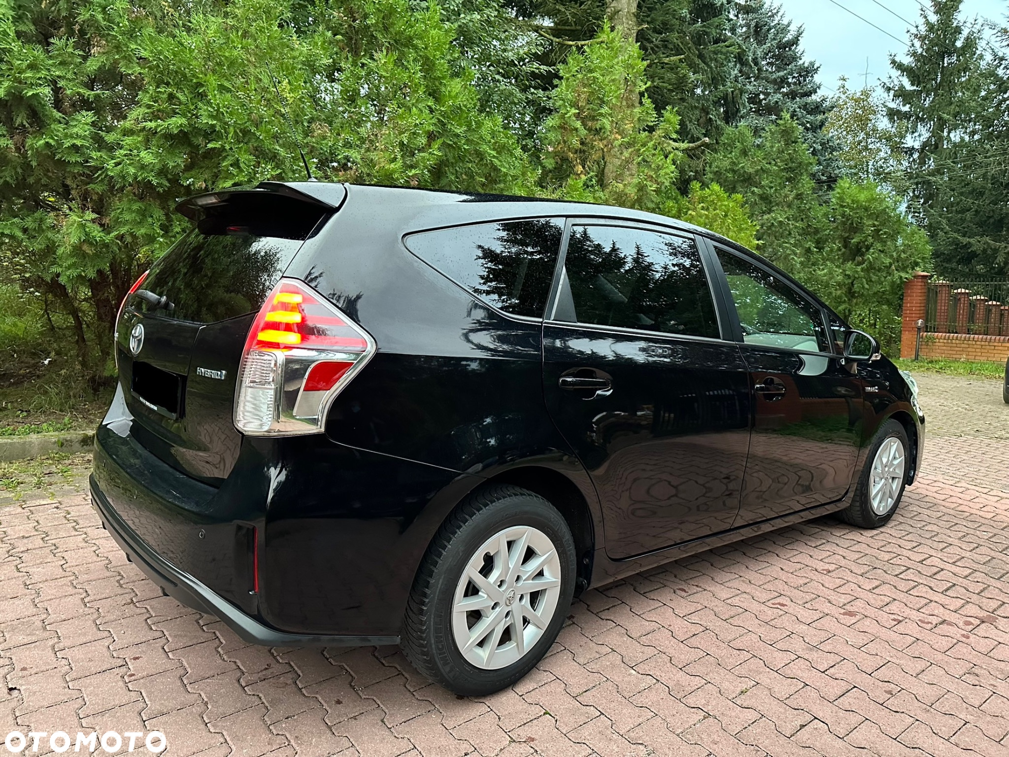 Toyota Prius+ (Hybrid) - 4
