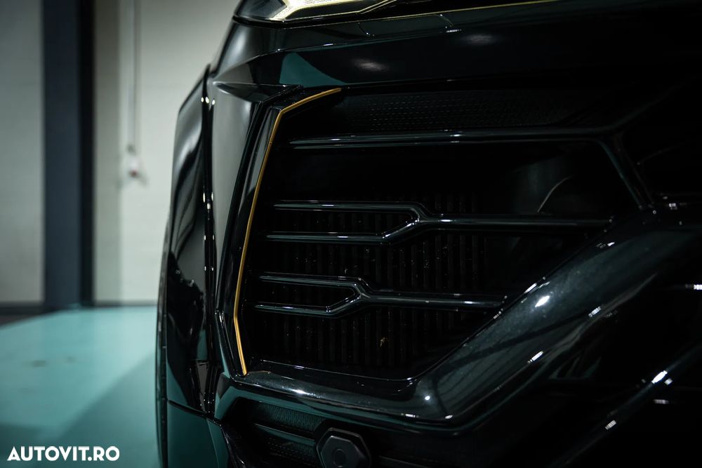 Lamborghini URUS - 12