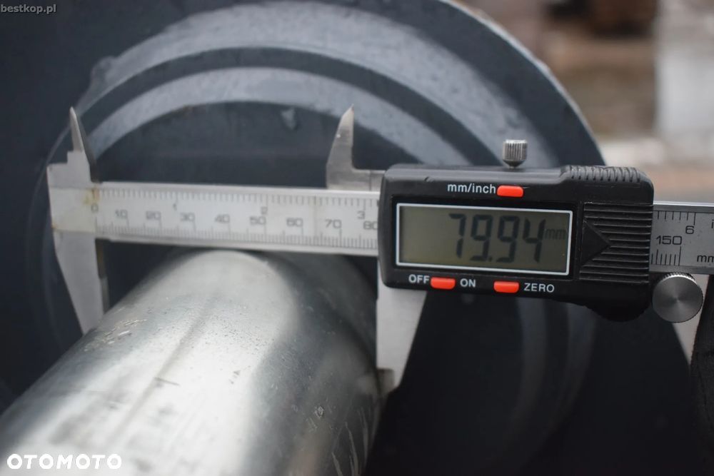 Wąska łyżka kopiąca z zębami 90 cm Strickland złącze typu Miller Ø80 - 12