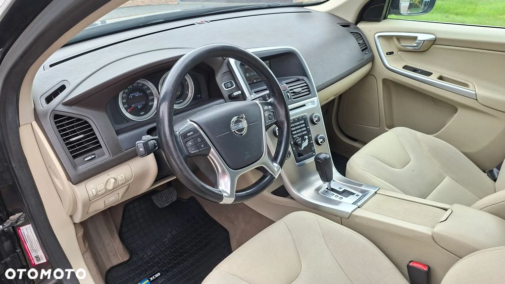 Volvo XC 60 2.4D AWD - 11