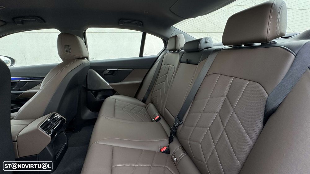 BMW i5 eDrive40 - 10