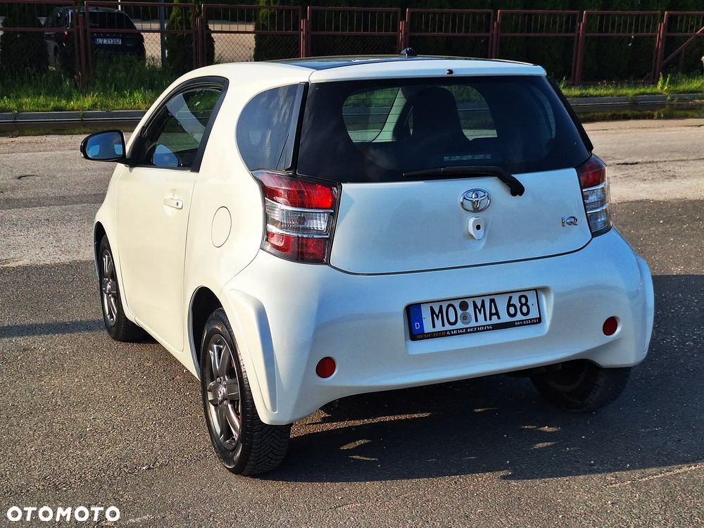 Toyota iQ 1.0 + - 16