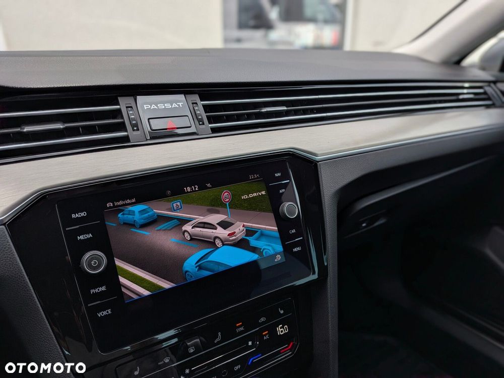 Volkswagen Passat 2.0 TDI Elegance DSG - 25