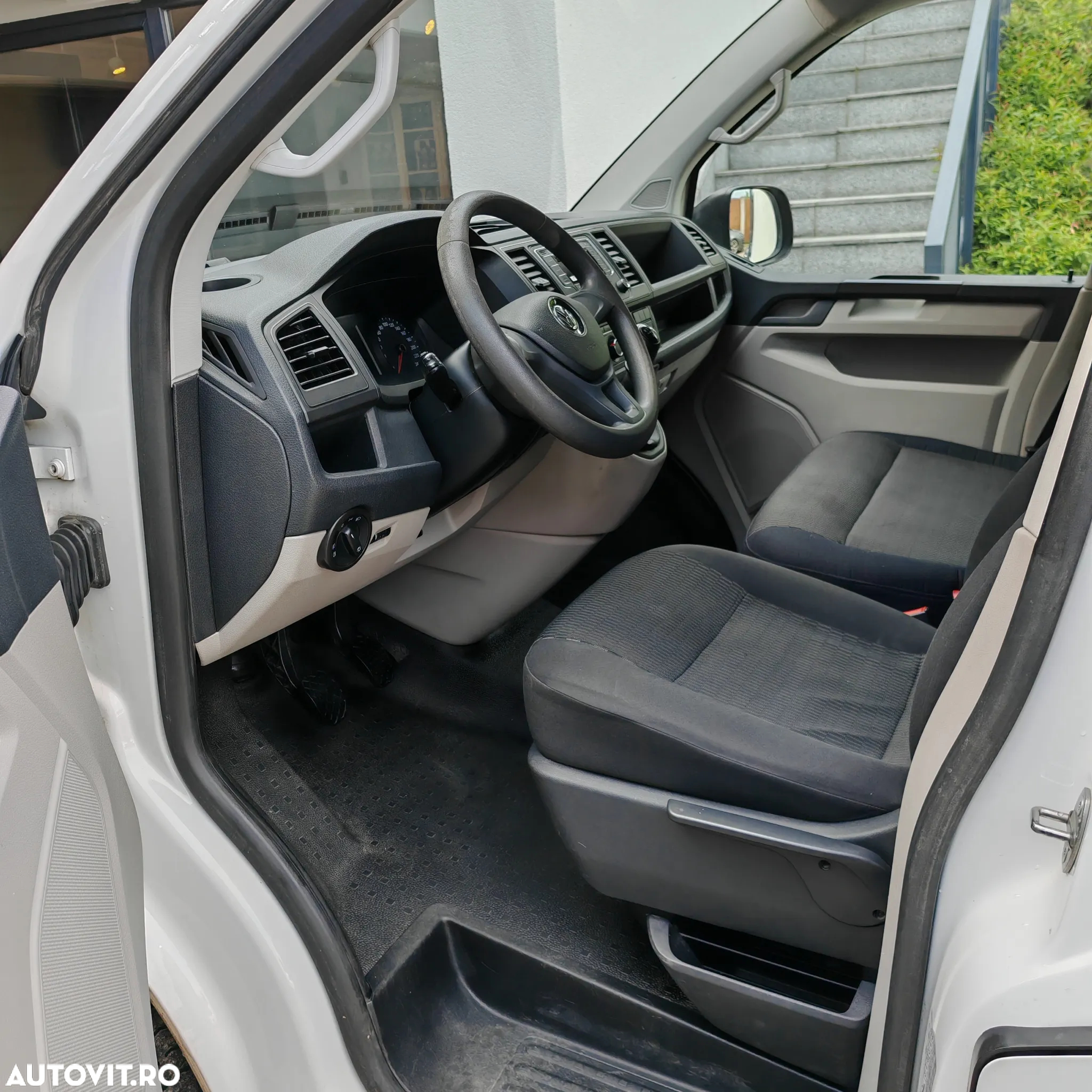 Volkswagen Transporter - 2