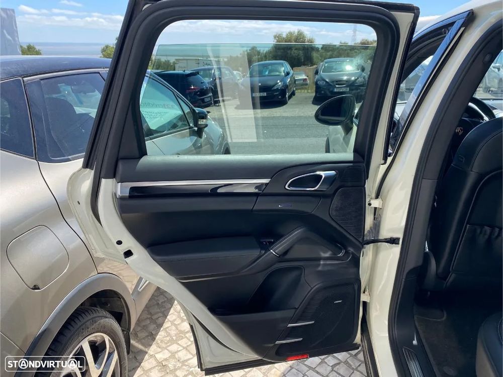 Porsche Cayenne S Hybrid - 8