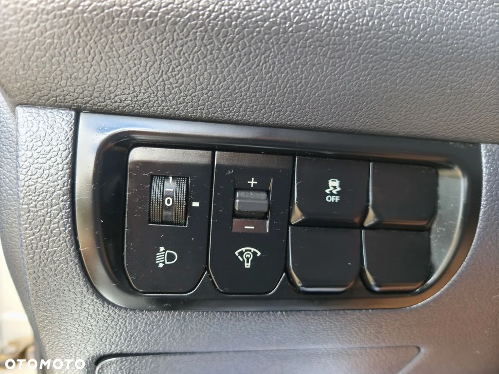 Kia Rio 1.2 L - 16